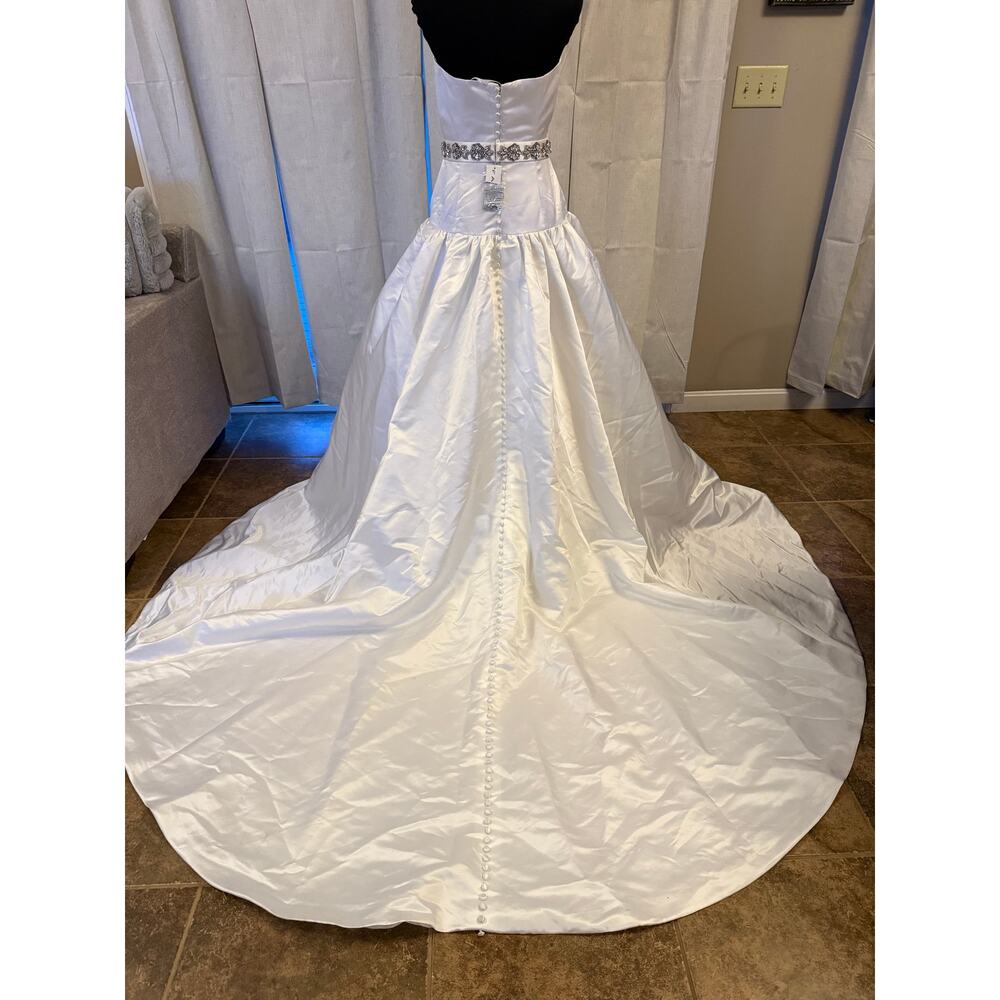 Faviana Bridal Wedding Dress With Drop Waist and Belt Size 12 NWT - Picture 3 of 5